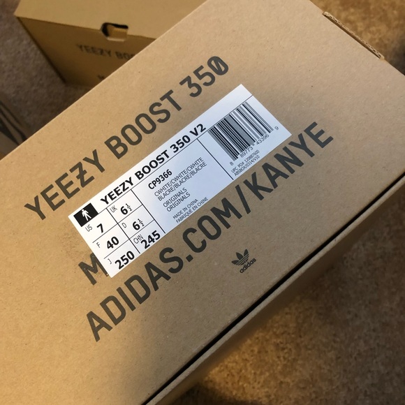YEEZY BOOST V2 Cream White Women Size US7 - Picture 7 of 8